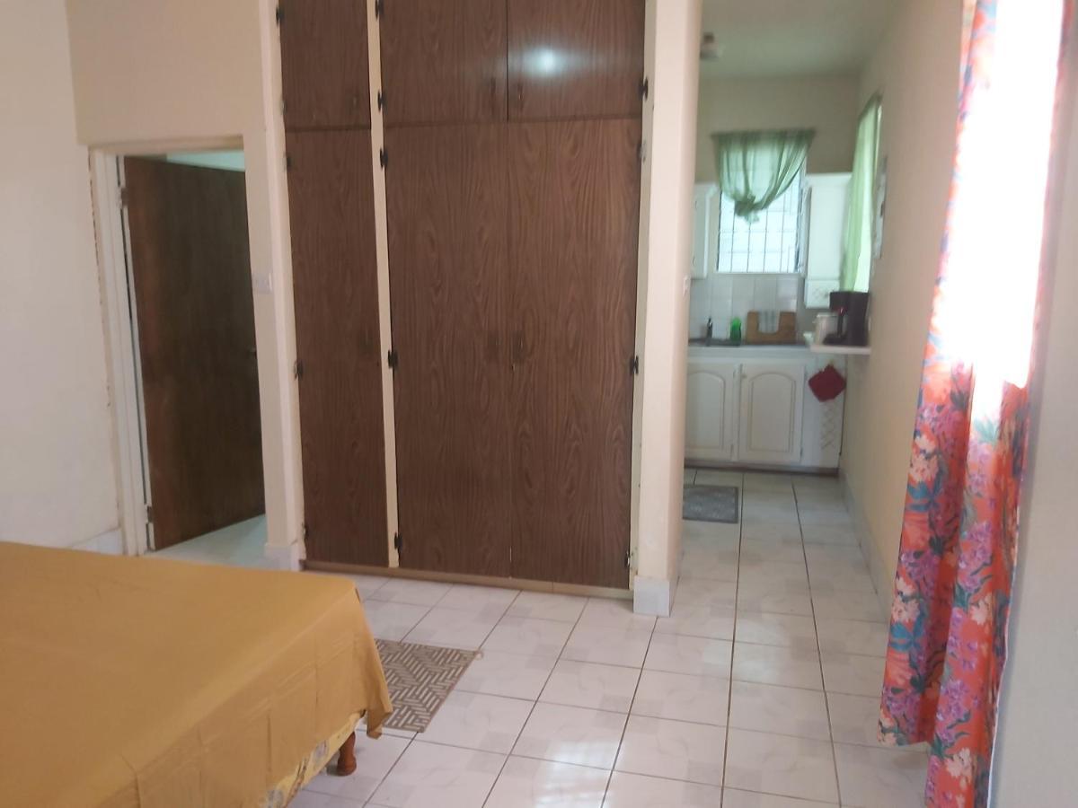 Ocean View Apartments Bridgetown Esterno foto