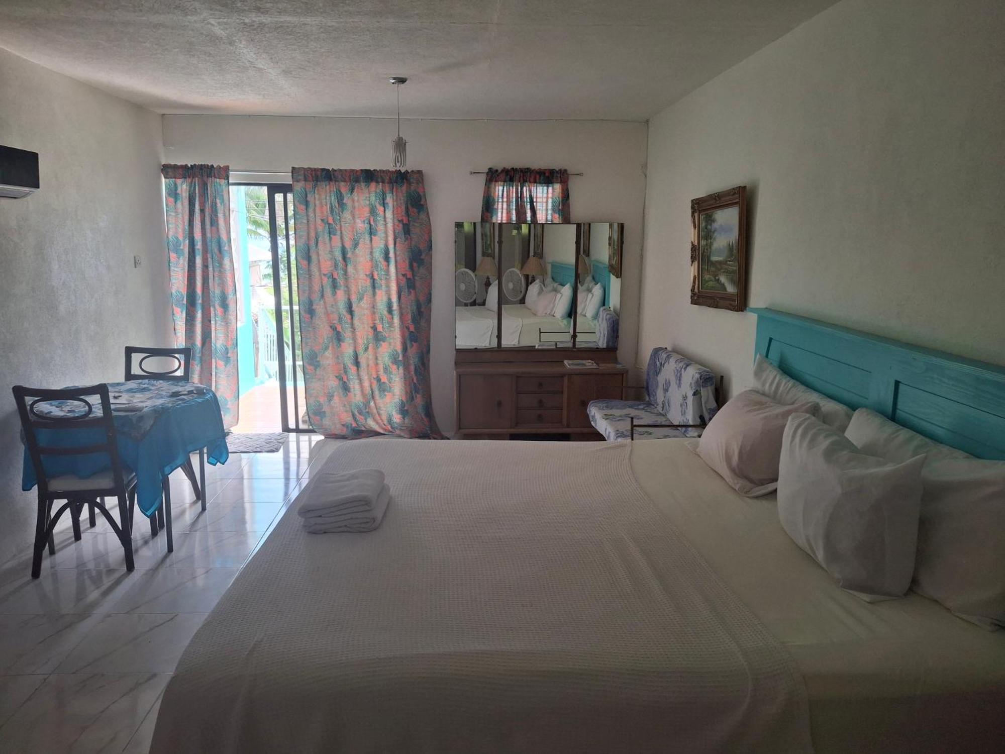 Ocean View Apartments Bridgetown Esterno foto