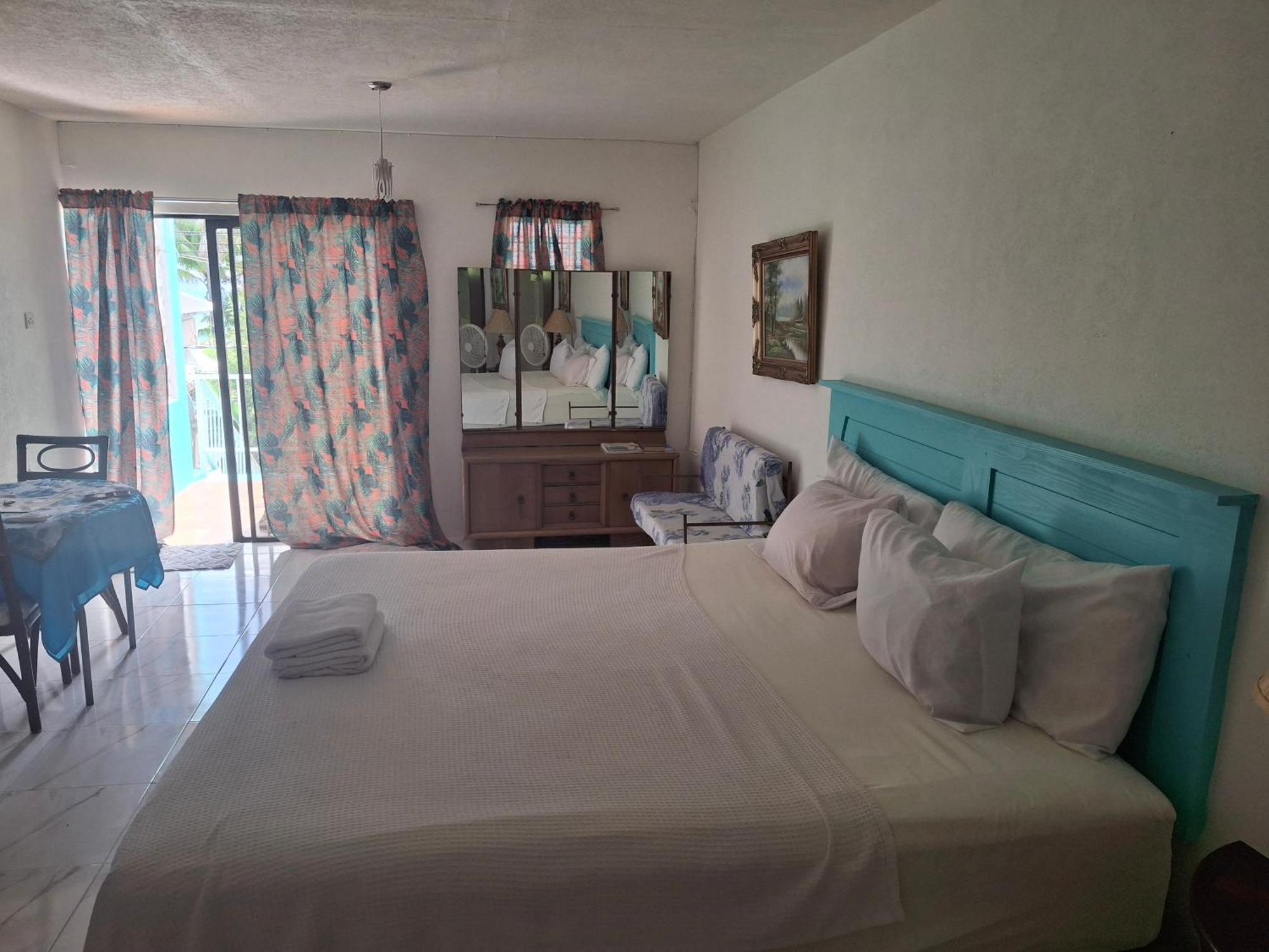 Ocean View Apartments Bridgetown Esterno foto