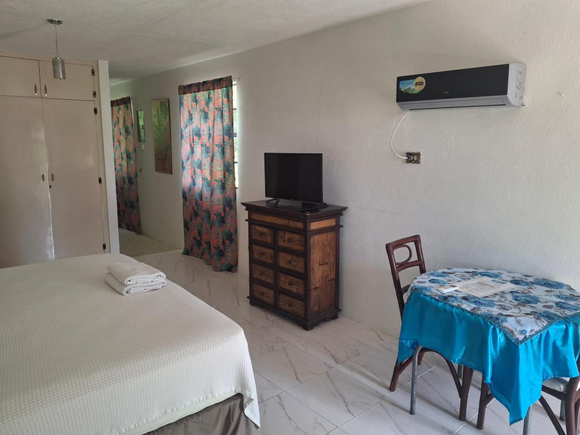 Ocean View Apartments Bridgetown Esterno foto